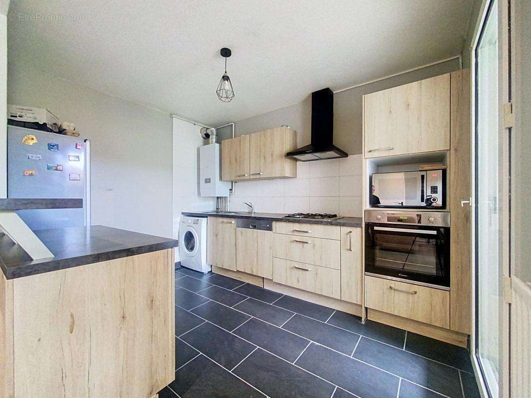 Appartement à SAINT-GENIS-LAVAL