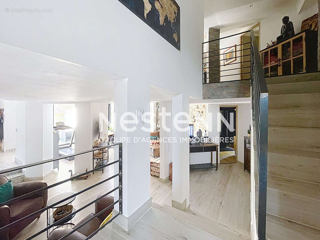 Villa rénovée de 160m2 habitables, 5 pièces, 3 chambres dont 1 de plain-pied, piscine 4x8m, terrain détachable constructible - photo 10