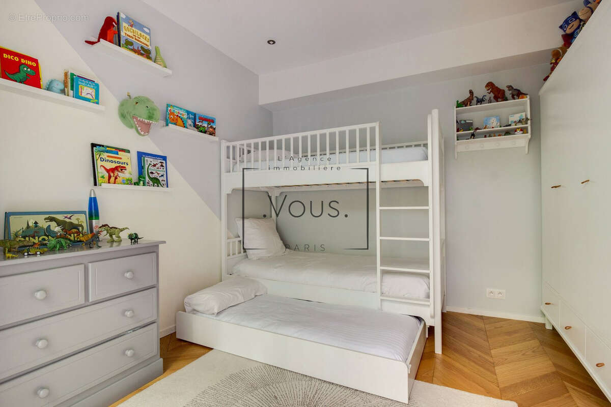Autre à PARIS-3E