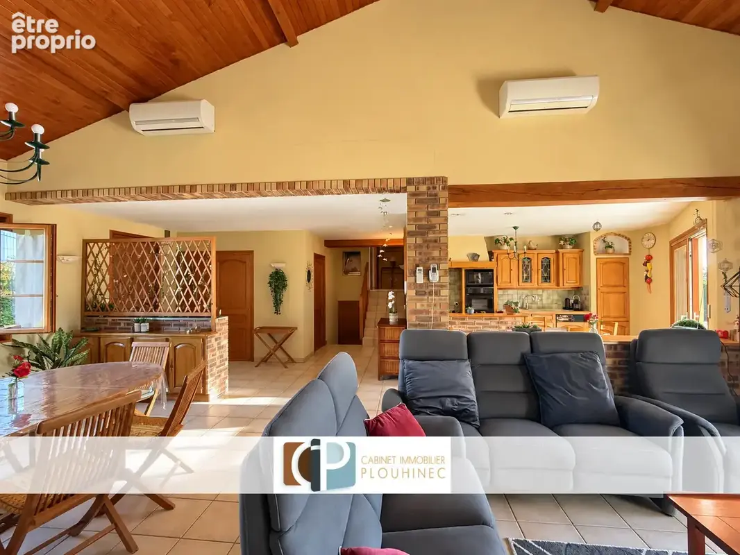 Villa avec piscine, dépendance et 1,4 hectare de terrain   Secteur Saint-Jean-sur-Veyle, proche Mâcon - photo 7