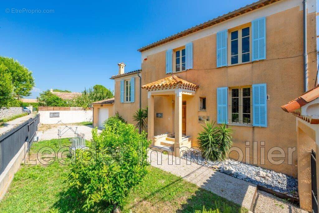 Maison à TOURRETTES-SUR-LOUP