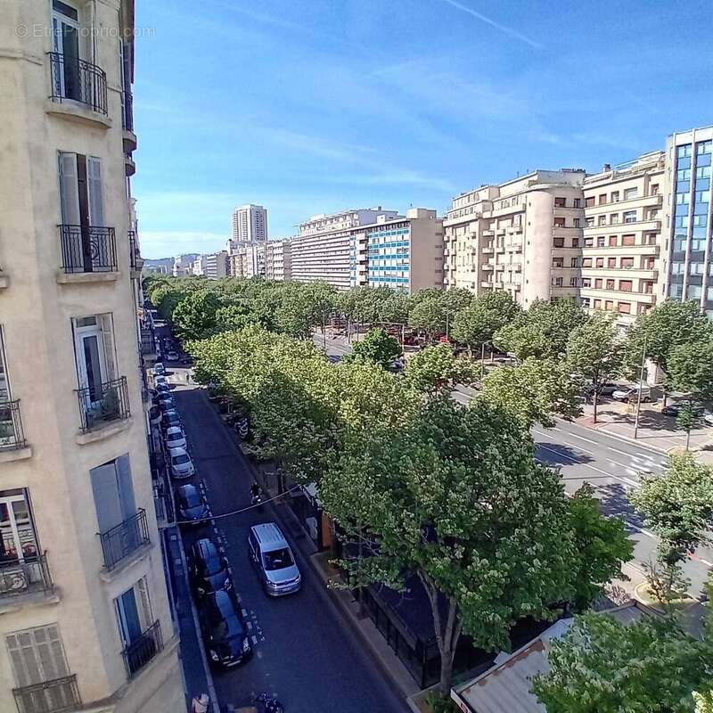 Appartement 84 m² à Marseille-8e  - photo 2
