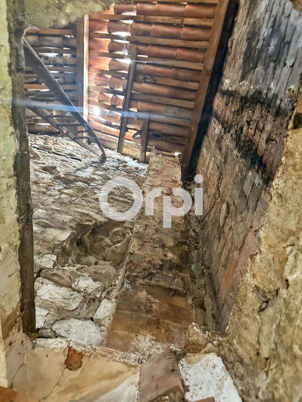 Maison à GROSPIERRES