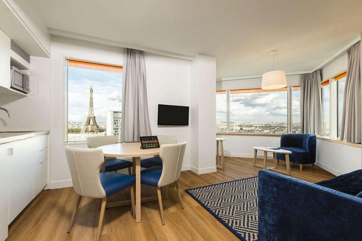 Property for sale in Paris - Appartement à PARIS-15E