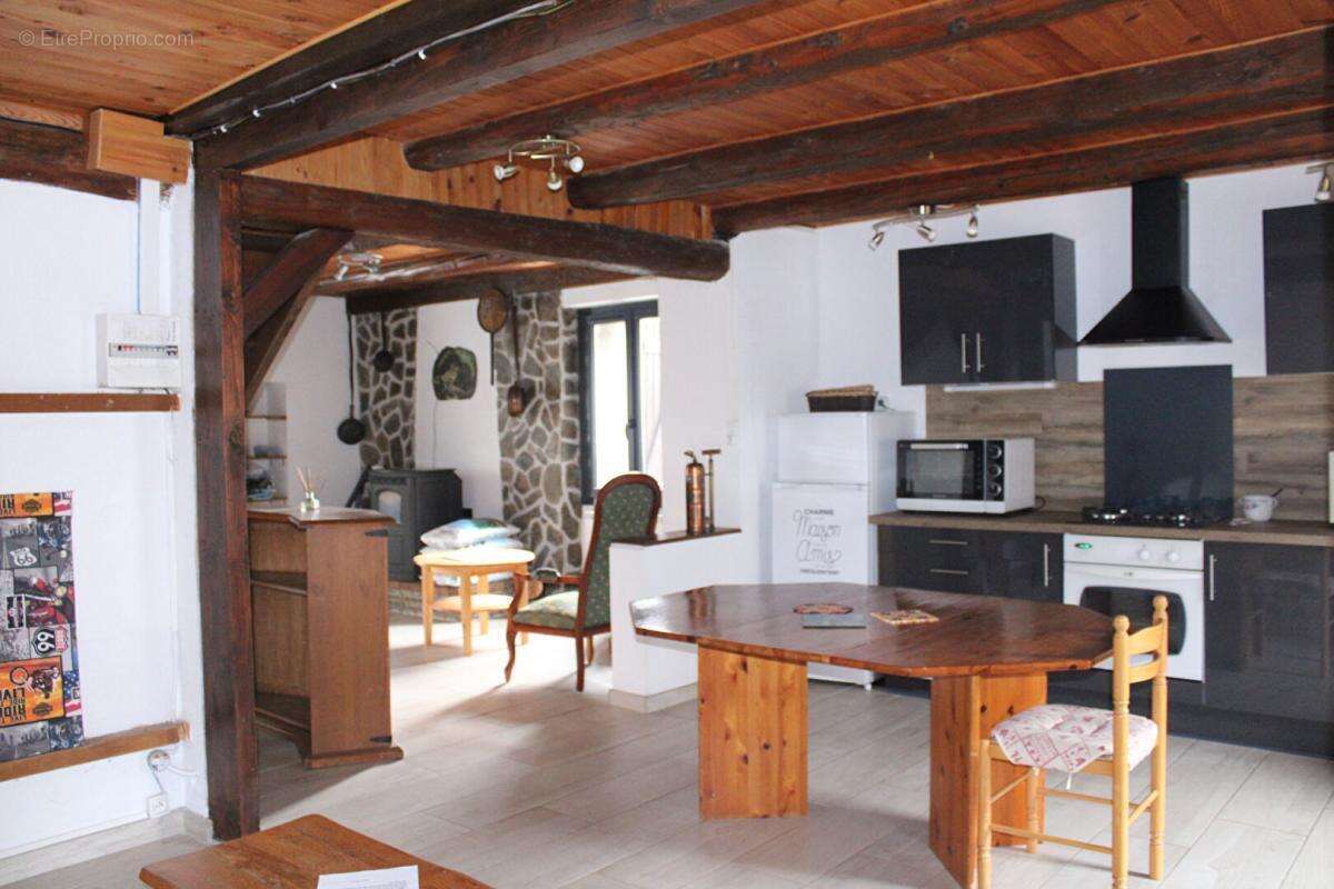Maison entièrement rénovée  de 137 m² loi carrez avec terrasse - photo 3