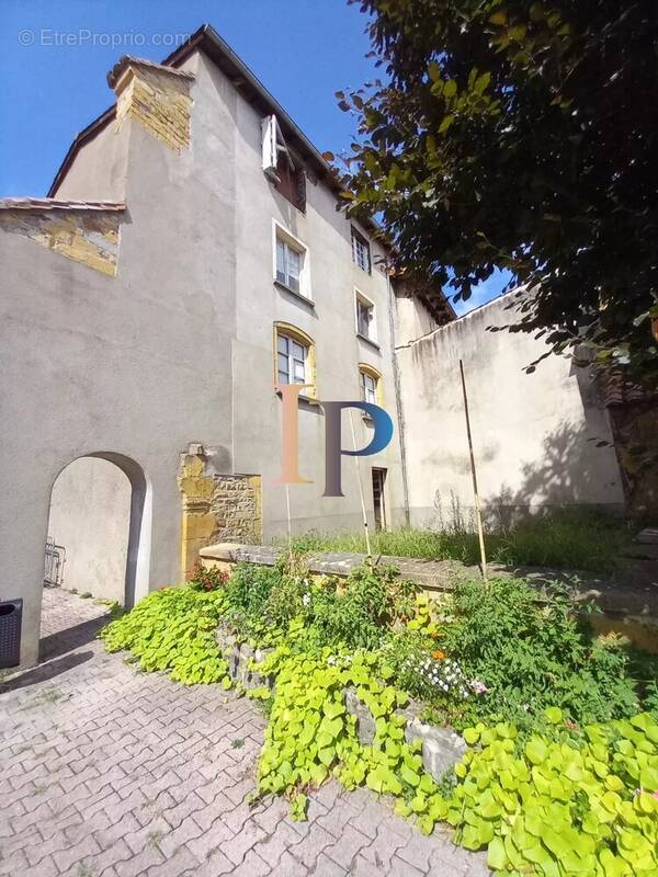 Appartement à CHARLIEU