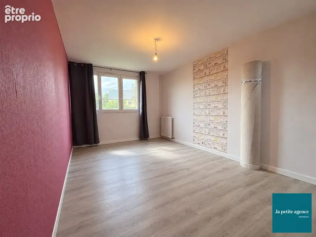Photos retouchées à titre de projection : le mobilier a été retiré afin de mieux visualiser les volumes du bien.