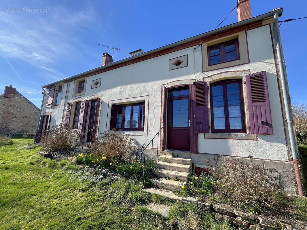 Maison à MONTVICQ