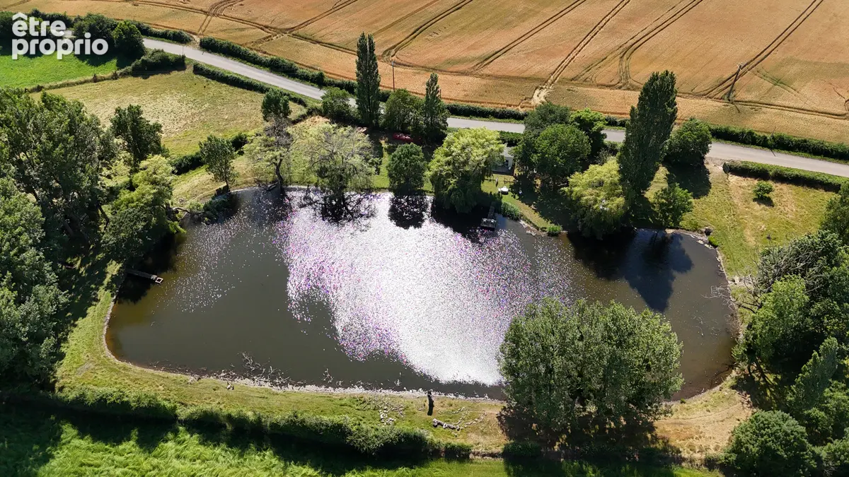 Terrain à SAINT-LAURENT-DE-LA-SALLE