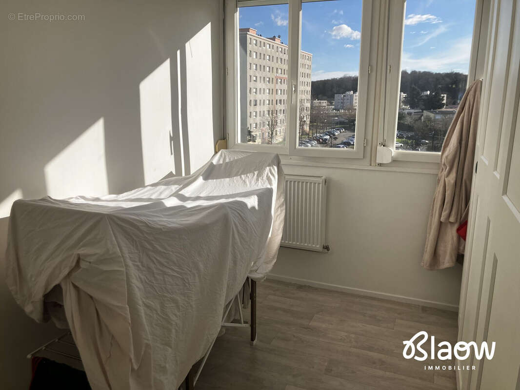 Appartement à MEYZIEU