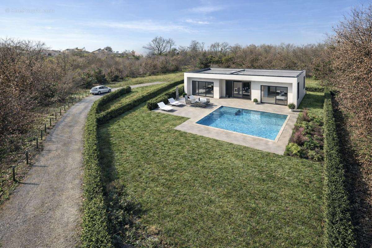 Terrain à SAINT-CLAR-DE-RIVIERE