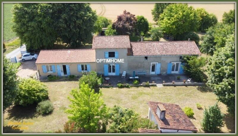 Maison à AUBETERRE-SUR-DRONNE