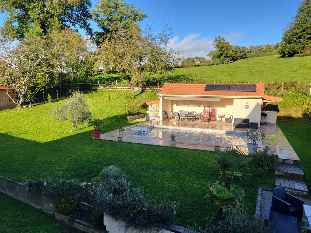 Maison à SAINT-DENIS-DE-CABANNE