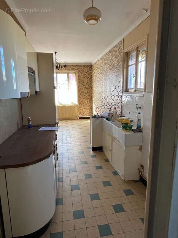 Maison à COURS-LA-VILLE