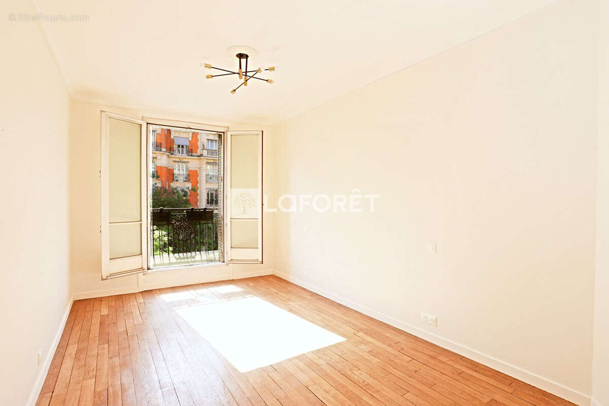 Appartement à PARIS-16E