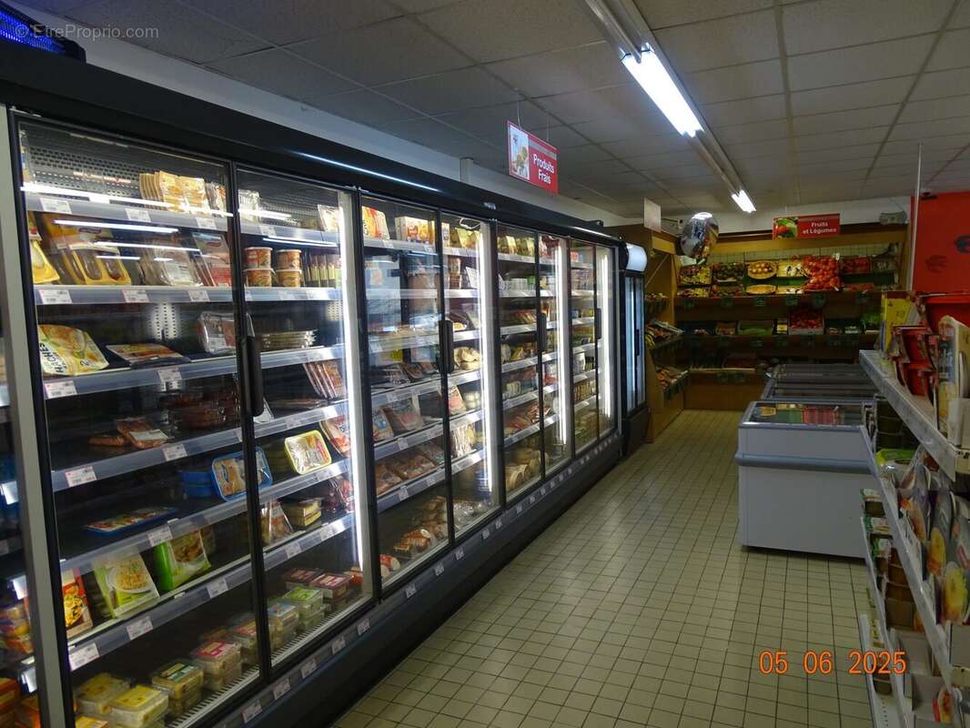 VITRINE RECENTE - Autre à ALENCON