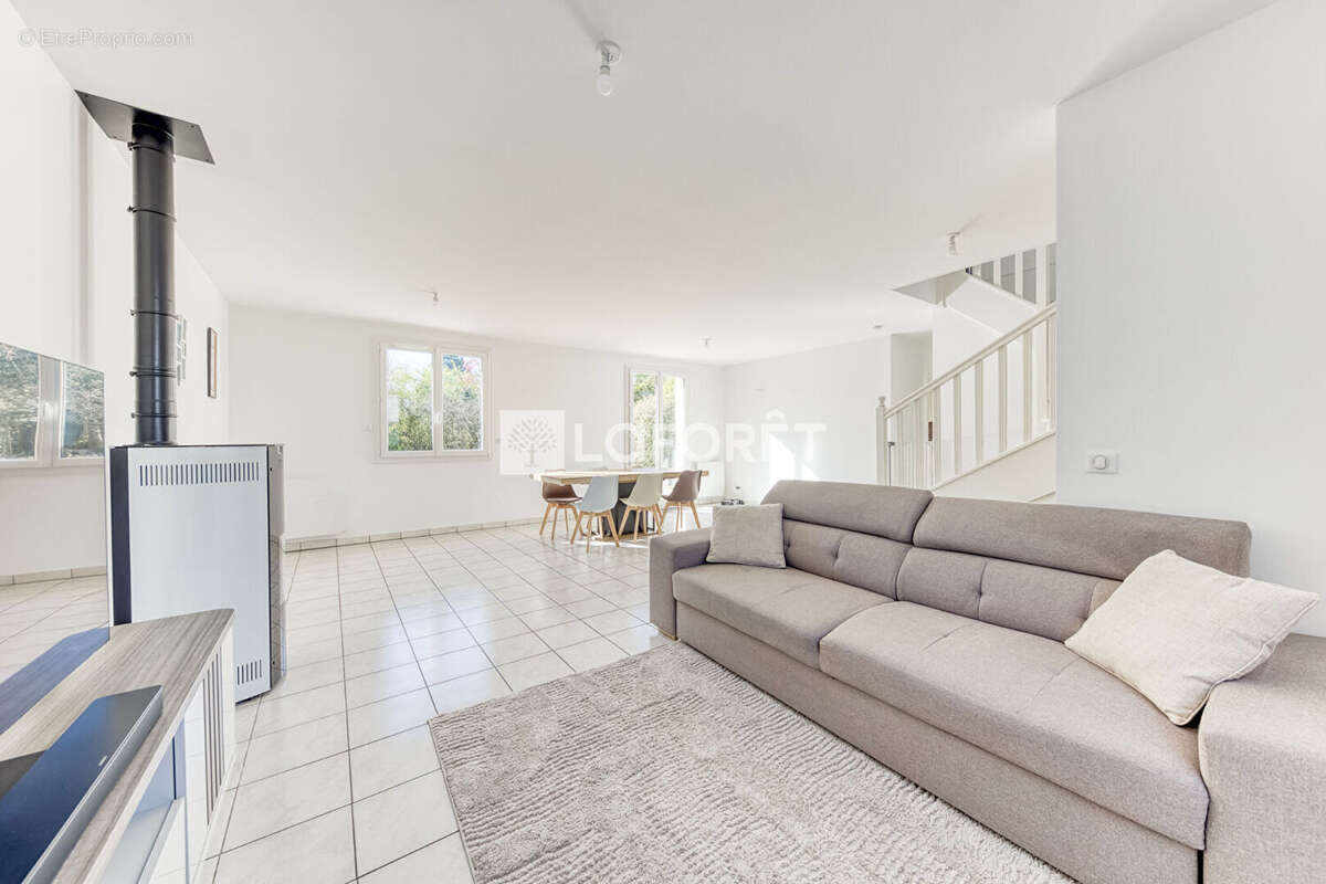 Maison à OZOIR-LA-FERRIERE