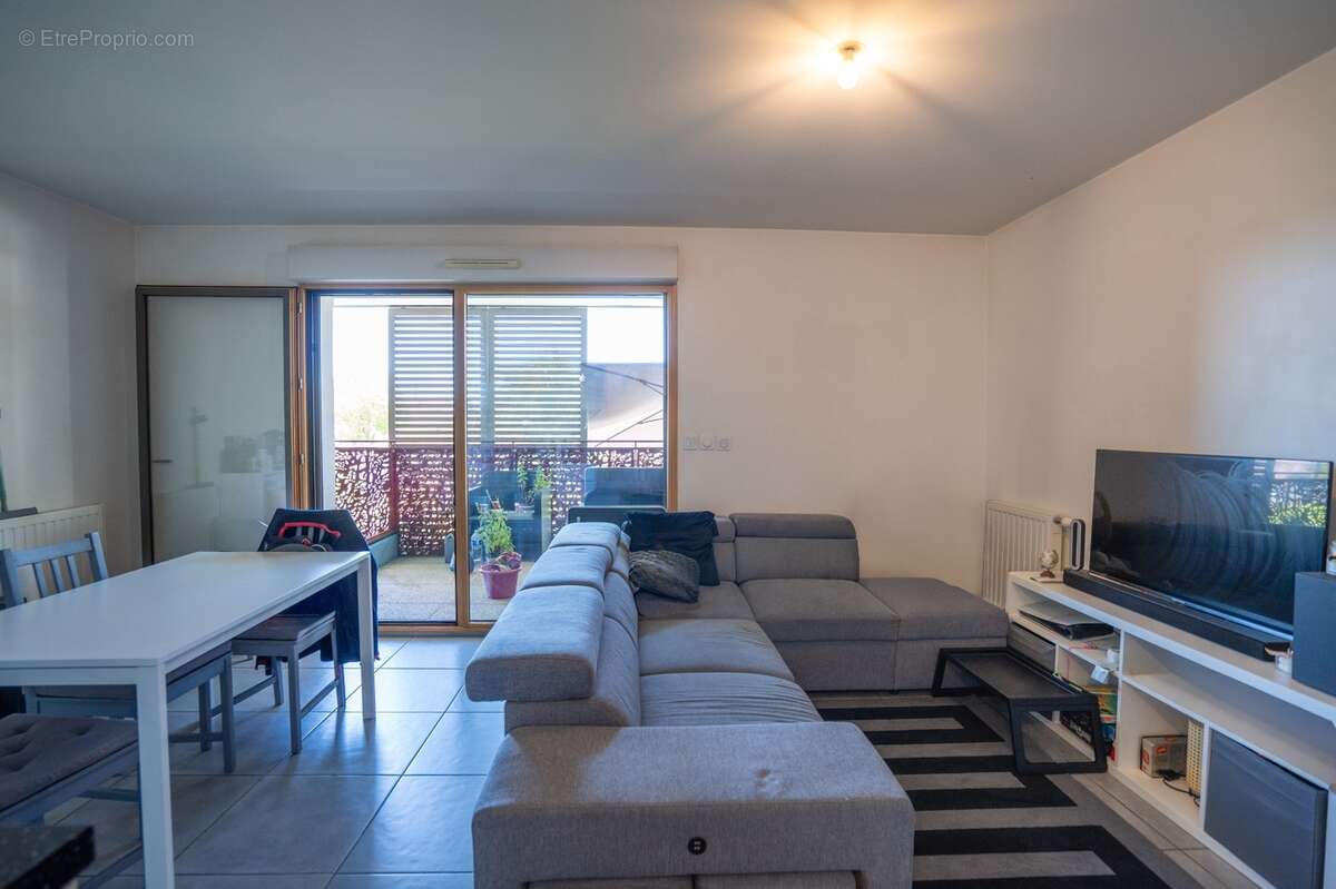 Bron – secteur Parc de Parilly – T2 avec exceptionnelle loggia de 17 m² et garage - photo 2
