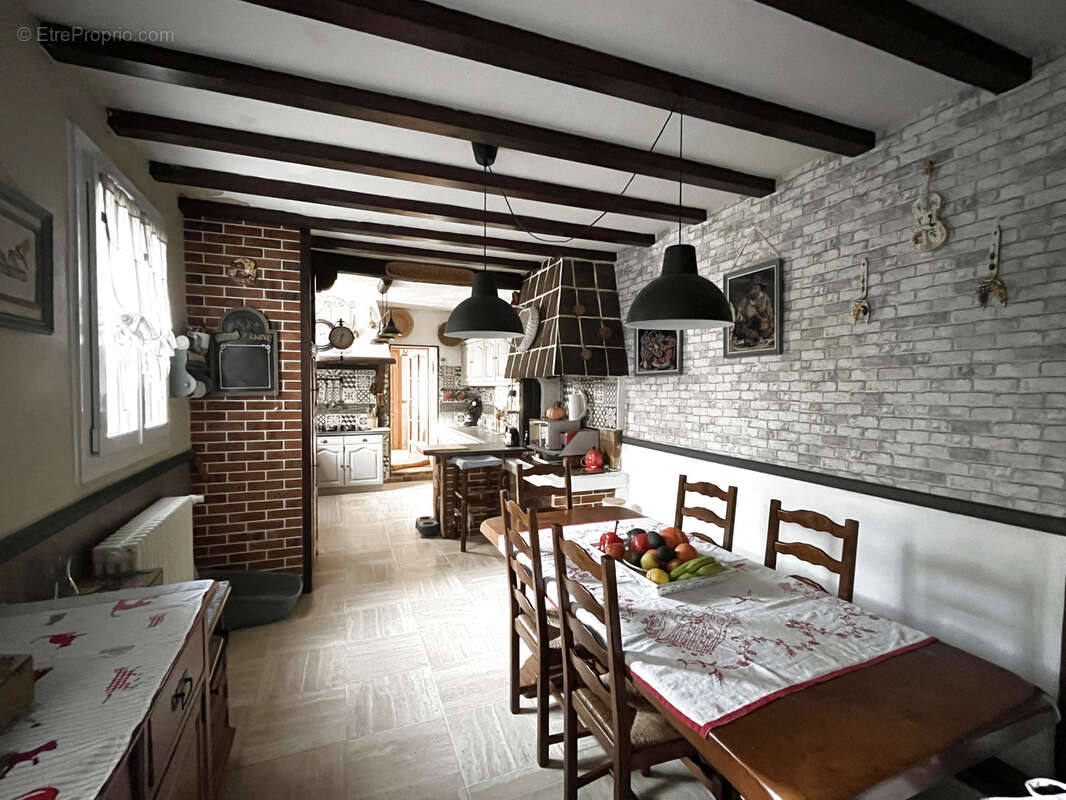 Maison à LA CHAPELLE-LA-REINE