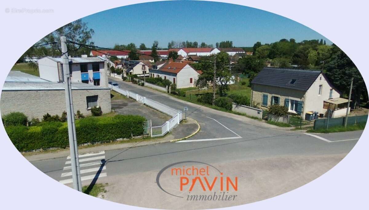 Terrain à LA GUERCHE-SUR-L&#039;AUBOIS