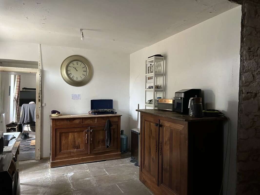 Deux maisons et une grande grange dans un hameau calme - photo 10