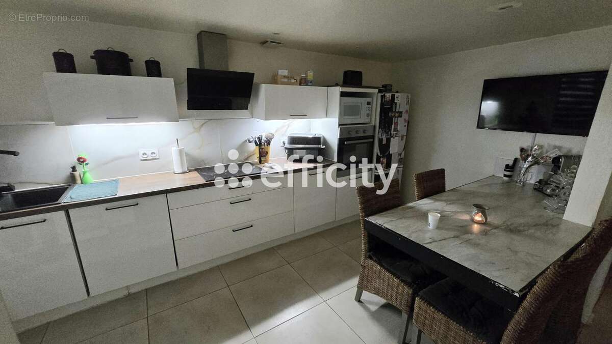 Appartement à NISSAN-LEZ-ENSERUNE