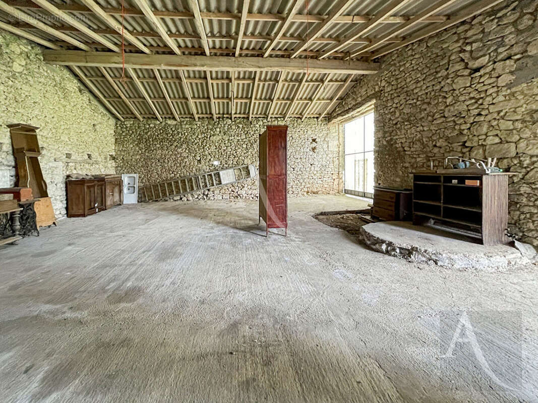 Maison à SAINT-BEAUZEIL