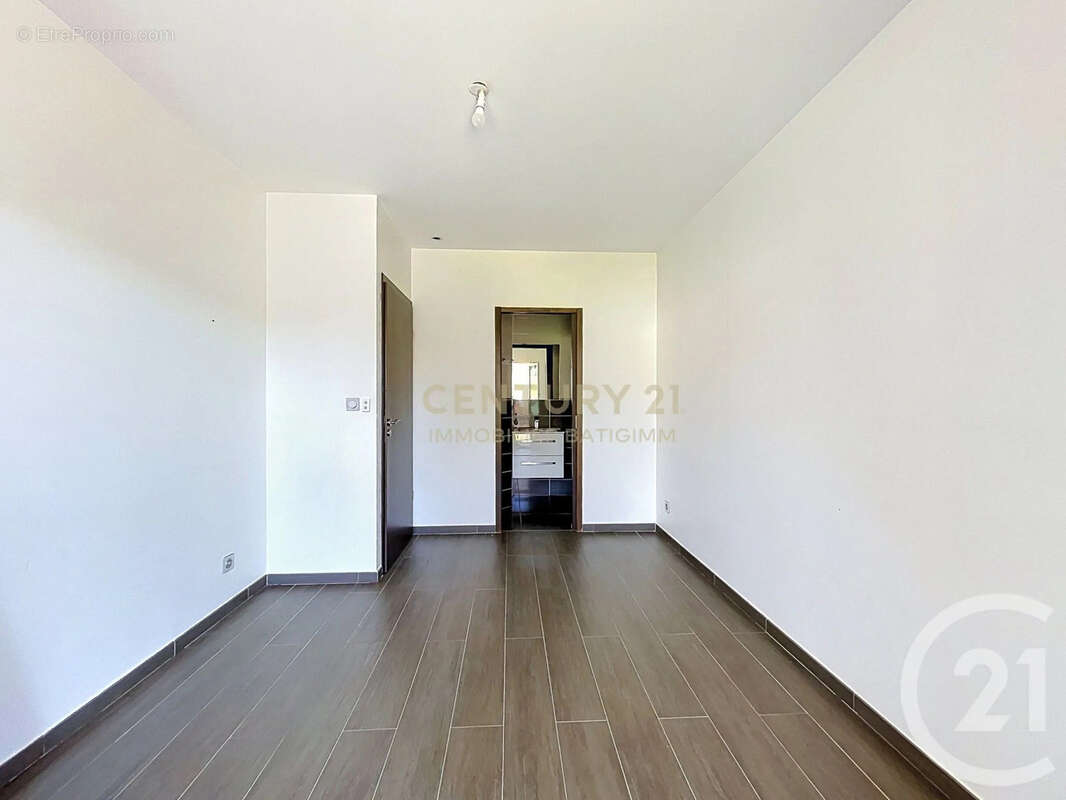 Maison 179 m² à Saint-Clair-De-La-Tour  - photo 8
