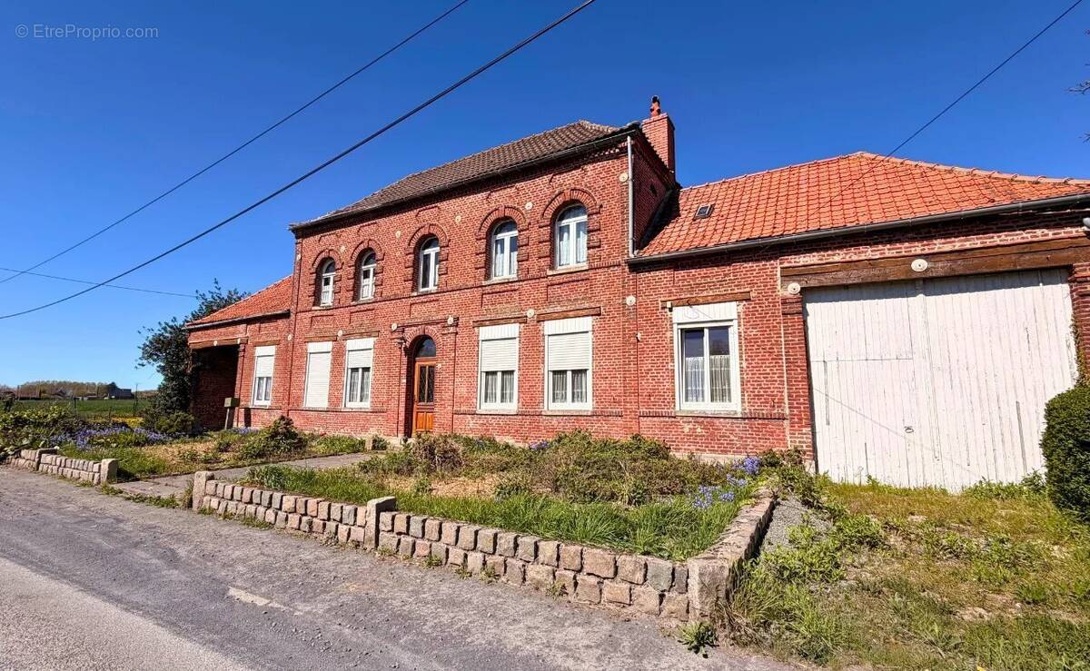 Maison à COUTICHES
