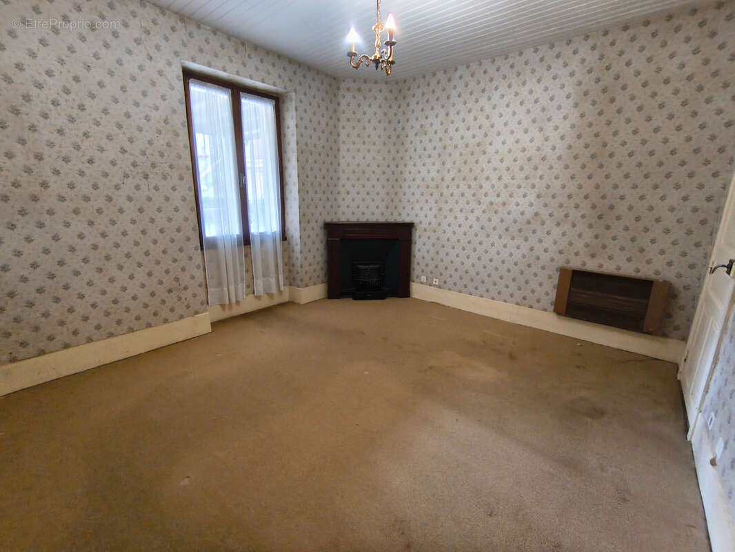 Maison à DECAZEVILLE