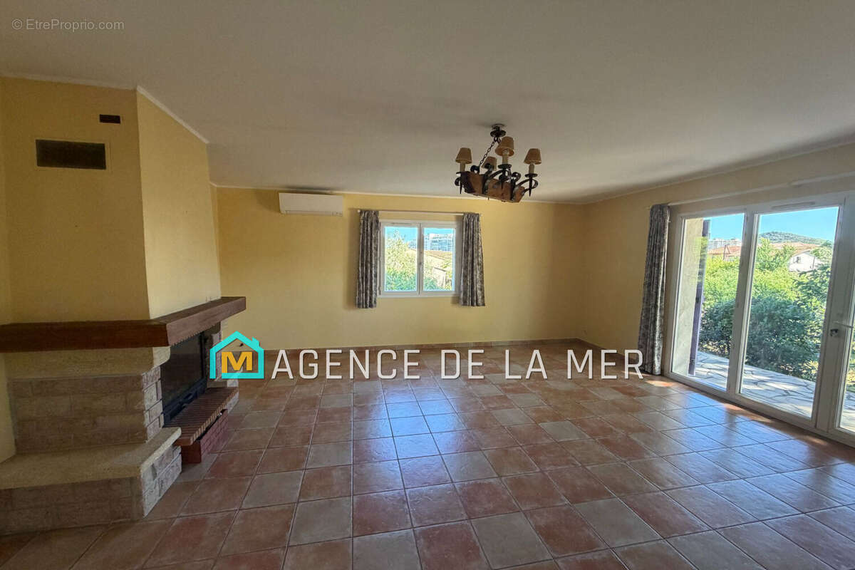 Maison à MANDELIEU-LA-NAPOULE