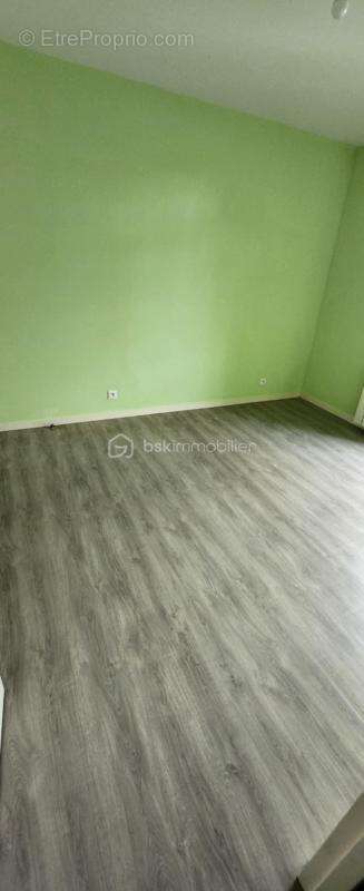 Commerce à COLLINEE