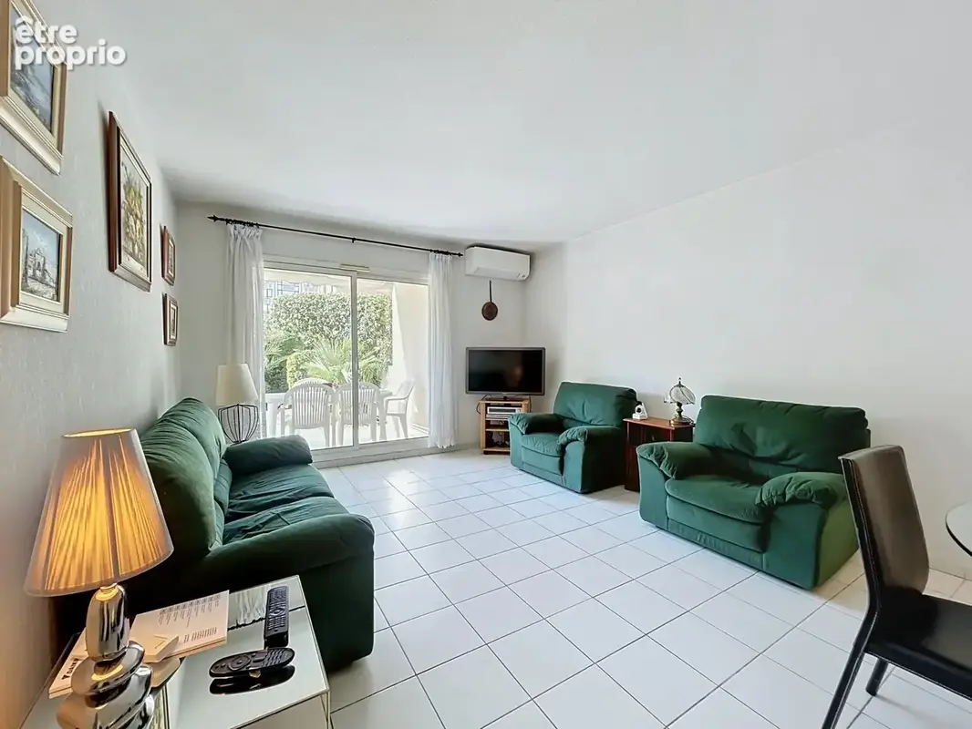 Cannes rez-de-jardin : 2 pieces 49,86 m² + cave + garage ferme - photo 2