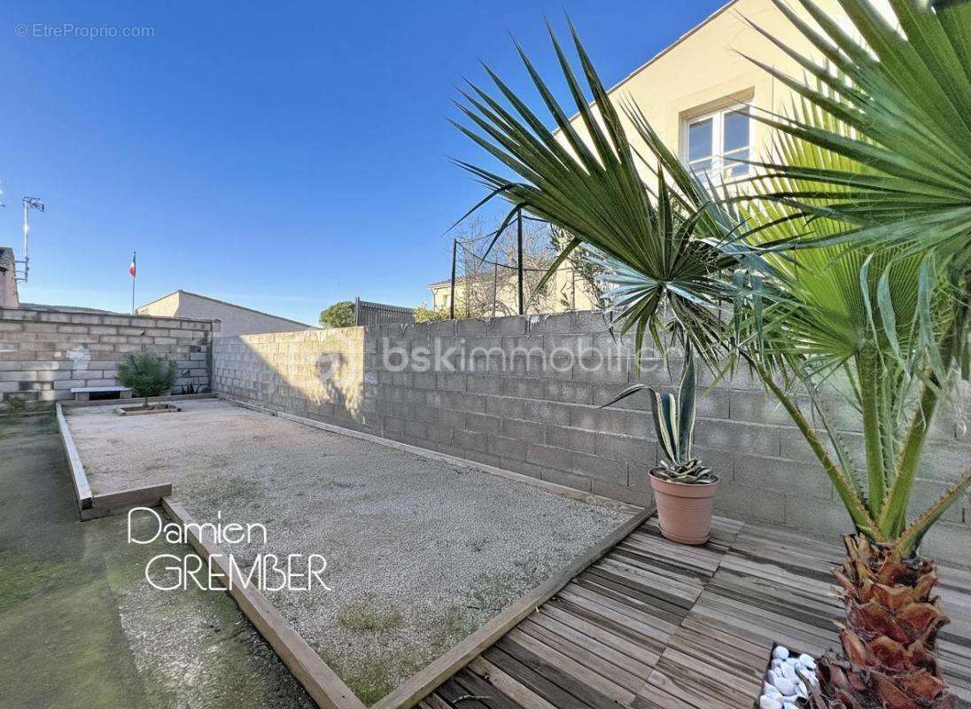 Maison à VIC-LA-GARDIOLE