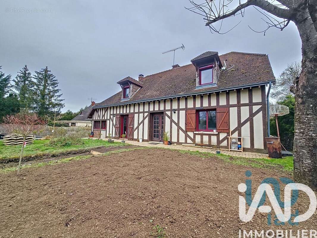 Photo 2 - Maison à SAINT-JUST-SAUVAGE