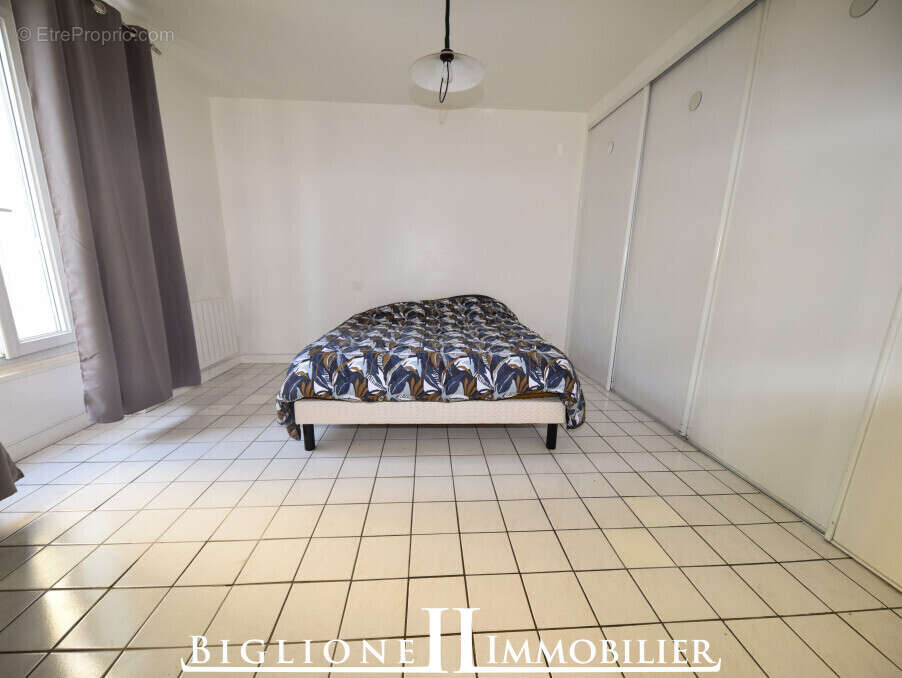 Appartement à LES PAVILLONS-SOUS-BOIS