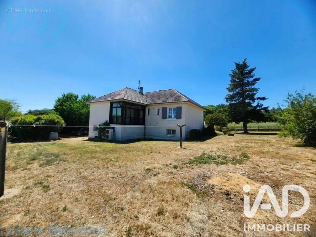 Maison 104 m² à Saint-Front-La-Riviere  - photo 2
