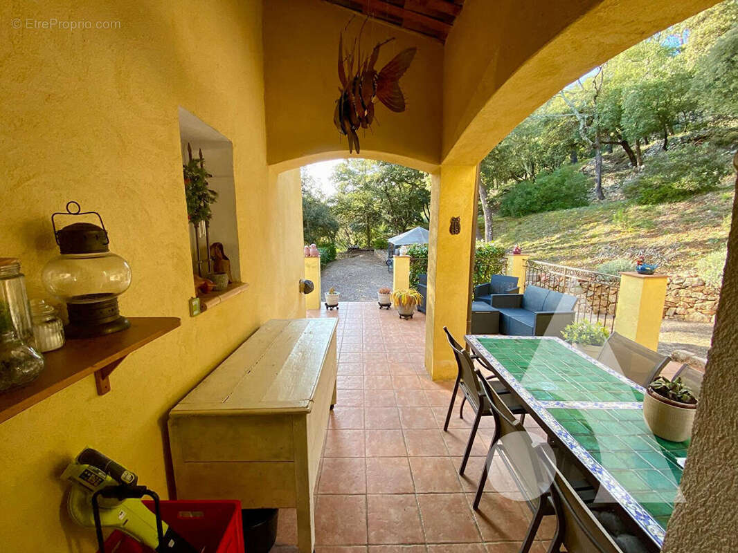 Maison à ENTRECASTEAUX