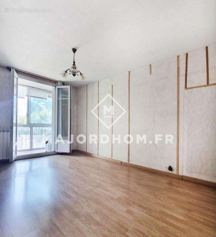 Appartement à MARSEILLE-4E