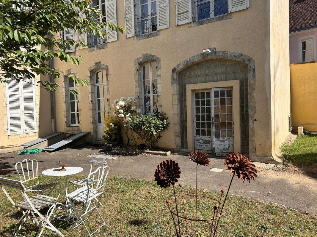 EXCLUSIVITÉ – Ancien Hôtel Particulier au cœur historique de Bellême - photo 16