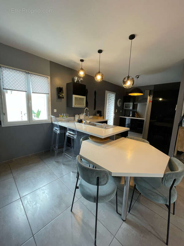 Maison à SAINT-HILAIRE-DE-BRETHMAS