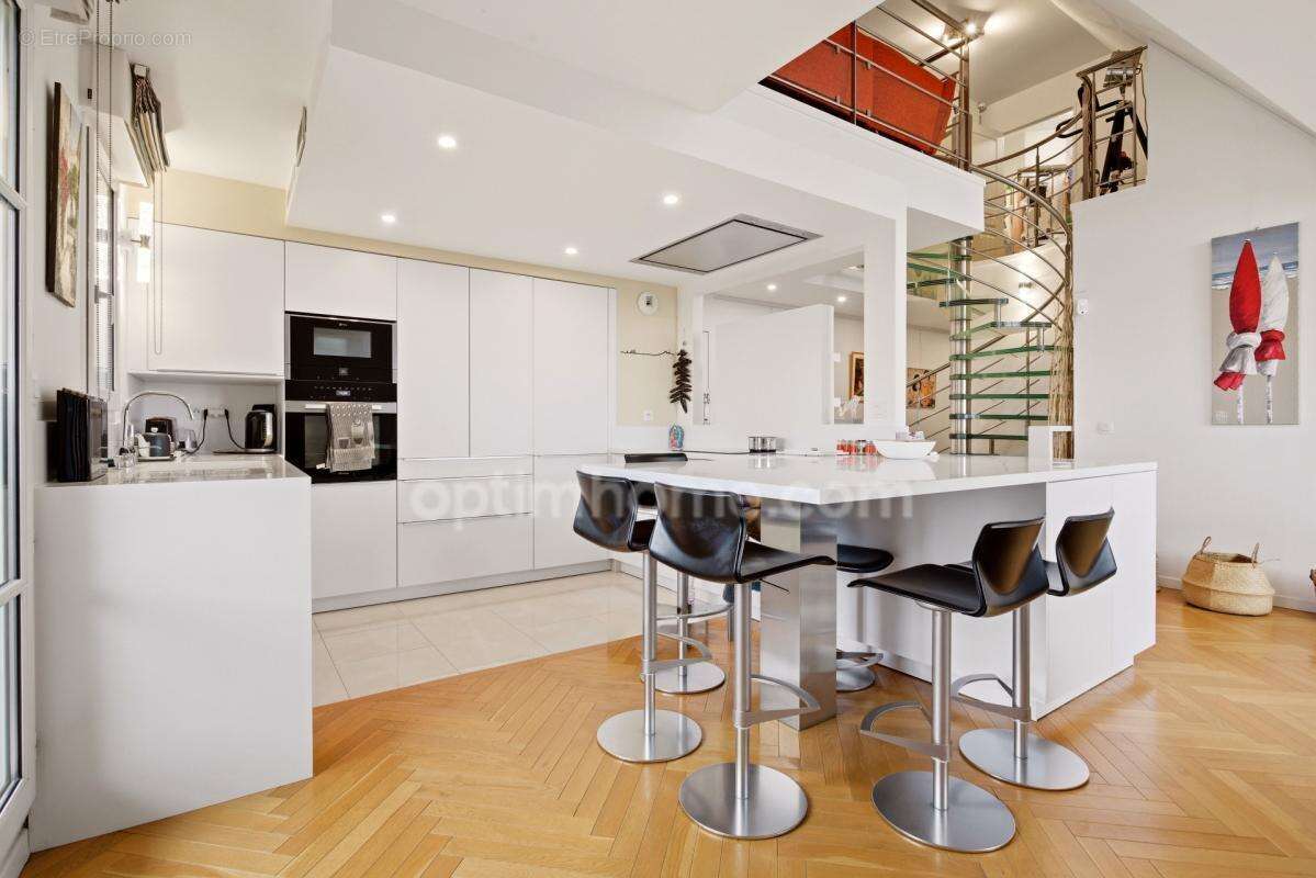 DEAUVILLE - Appartement Duplex - 138.46 m2 au sol - 3 chambres - Terrasses et balcon -  Vue mer - Parking - Cave - photo 4