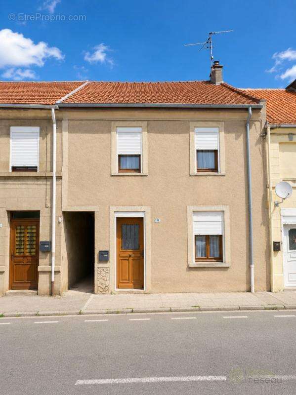 Maison 110 m² à La Sentinelle  - photo 8