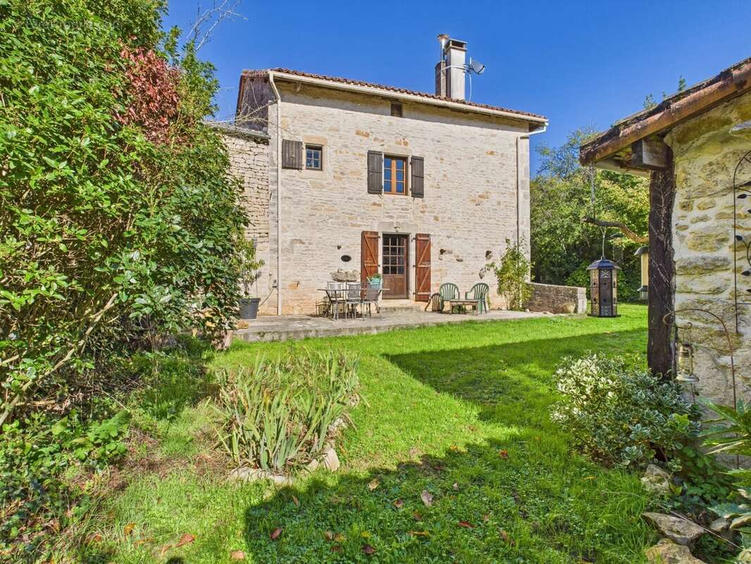 Maison à NANTEUIL-EN-VALLEE