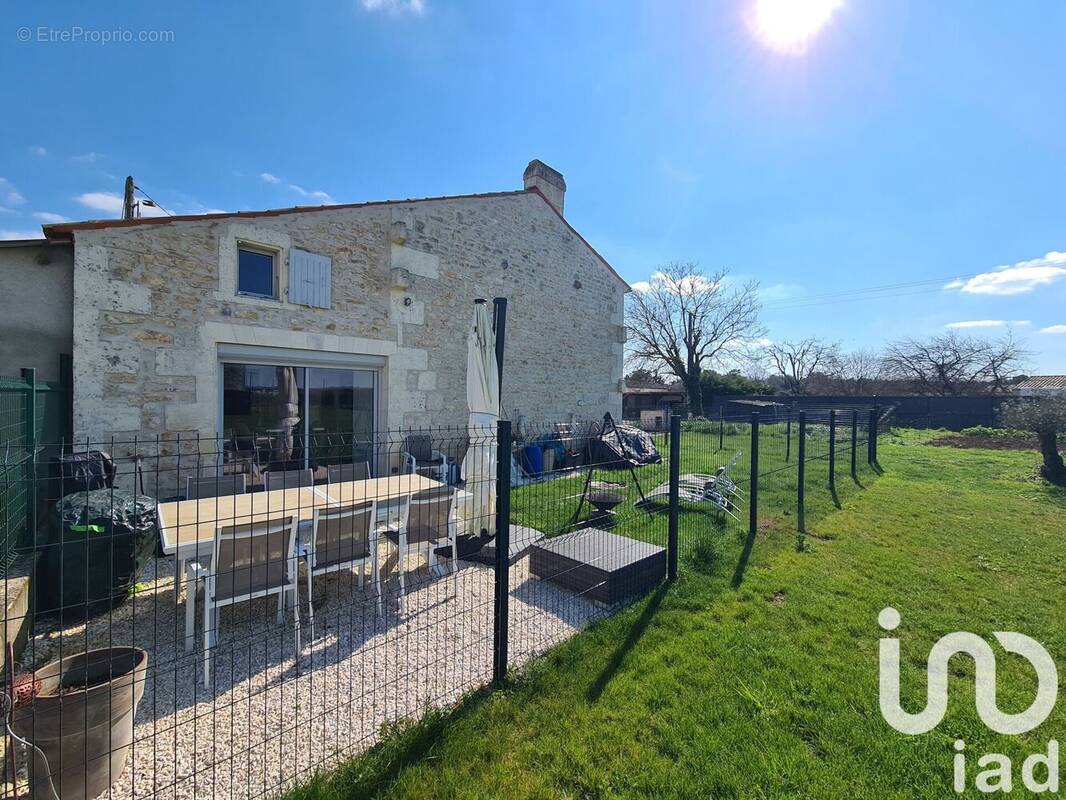 Photo 1 - Maison à SAINT-PORCHAIRE