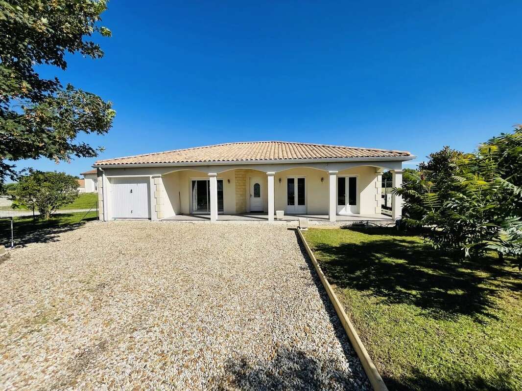 Maison à BARBEZIEUX-SAINT-HILAIRE