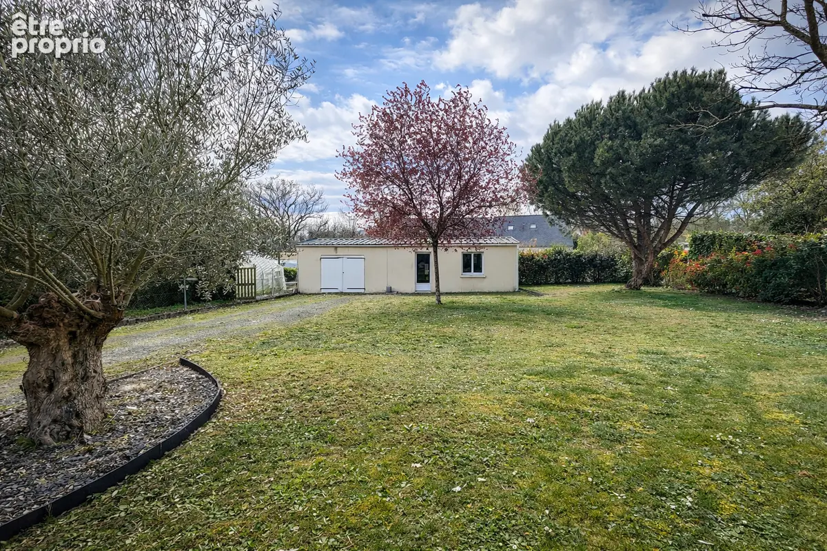 Maison familiale , 4 Chambres avec véranda, studio et deux garages .Proche Saumur - photo 12