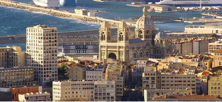 Appartement à MARSEILLE-2E