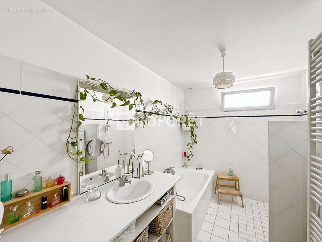 Maison T4 de 141 m² -Quartier Montebello à Moissac - photo 8