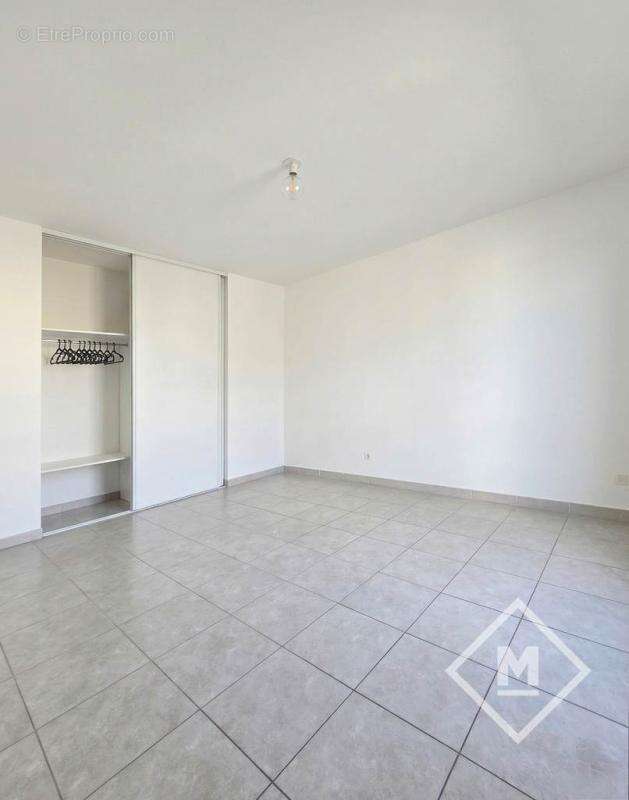 Appartement à MARSEILLE-4E